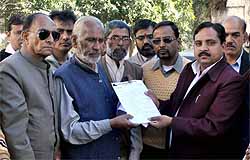 UKD (P) workers submit a memorandum to BJP MLA Bhim Lal Arya in Dehradun on Thursday