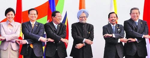 PM Yingluck Shinawatra of Thailand, Nguyen Tan Dung of Vietnam, PM Hun Sen of Cambodia, Indian PM Manmohan Singh, Bruneis Sultan Hassanal Bolkiah and President Susilo Bambang Yudhoyono of Indonesia at the ASEAN-India Commemorative Summit in New Delhi on Thursday. 