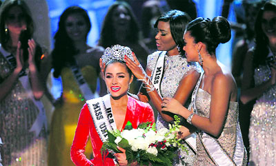 Miss USA Olivia Culpo being crowned by Miss Universe 2011 Leila Lopes of Angola (C) during the Miss Universe pageant in Las Vegas, Nevada, on Wednesday