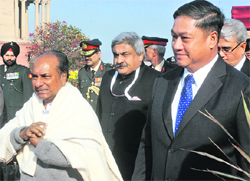 Defence Minister AK Antony with Thailand Defence Minister Sukumpol Suwanatat at South Block in New Delhi on Friday. Photo: Manas Ranjan Bhui