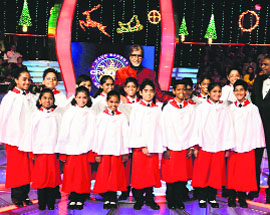 Amitabh Bachchan (middle) on the sets of Kaun Banega Crorepati