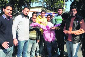 ABVP workers with an effigy of the Centre in Dehradun on Sunday