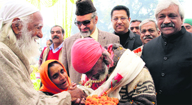 Eminent environmentalist Sunder Lal Bahuguna and his wife Vimal Bahuguna welcome Dr Anil Parkash Joshi, who concluded his 2,200-km Jan Chetna Cycle Yatra in Dehradun on Monday. 