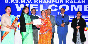 The Vice-Chancellor of Bhagat Phool Singh Women University, Khanpur Kalan, Dr Pankaj Mittal, gives away a prize to a student of the universitys campus school at the annual day function of the school.