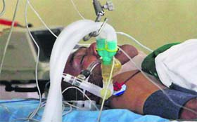 Delhi Police constable Subhash Tomar, injured in Sundays violence, undergoes treatment at Ram Manohar Lohia Hospital in New Delhi