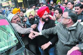 Shopkeepers in Dhobi Bazaar clashed on Tuesday over weaning away each others customers