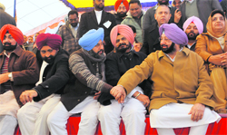PCC chief Amarinder Singh (right) with party leaders at Fatehgarh Sahib on Wednesday. Tribune photo: Vicky Gharu