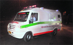 The 23-year-old rape victim being shifted from Safdarjung Hospital to Delhi airport. 