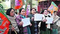 Members of BJP Mahila Morcha decry Delhi gang rape in Jammu on Wednesday