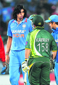 Kamran Akmal exchanges pleasantries Ishant Sharma during the first T20 in Bengaluru