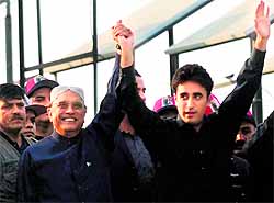 Pakistan's President Asif Ali Zardari (L) with his son and chairman of ruling Pakistan People's Party Bilawal Bhutto in Garhi Khuda Bakhsh on Thursday