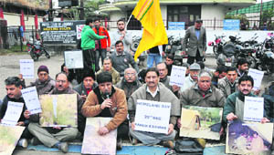 Members of Panun Kashmir protest to commemorate Homeland Day in Jammu on Friday.