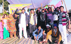 Safai workers, who had undertaken a chain hunger strike, will stage a protest on January 2 in Amritsar. A file photo 