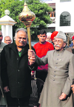 Speaker of Pakistans Punjab Assembly Rana Mohammad Iqbal Rana being presented with a mace by Haryana Vidhan Sabha Speaker, Kuldeep Sharma during a program in Karnal on Saturday. 