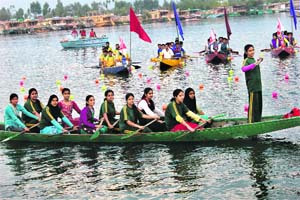 And quiet flows the Dal: With the increased inflow of tourists, the mood changed from gloom to that of joyous celebration
