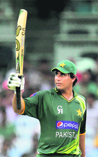 Nasir Jamsheds unbeaten 101 runs was the highlight of Pakistan innings.