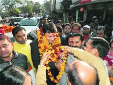 Congress workers accord a rousing reception to Urban Development Minister Sudhir Sharma on his arrival in Kangra on Sunday. 