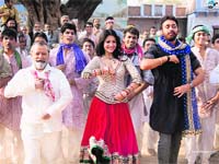 A still from Matru Ki Bijlee Ka Mandola