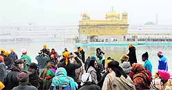 Devotees pay obeisance at the Golden Temple on New Years Eve on Monday