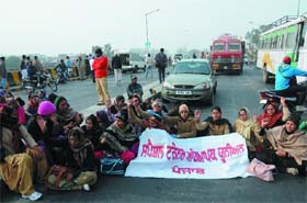Special trainer teachers blocked the Bathinda-Mansa flyover on Tuesday to protest against the failure of the state government to accept their demands