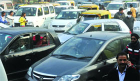 People throng Hanuman Mandir to pay obeisance on the New Year which led to a heavy traffic jam at Connaught Place in New Delhi on Tuesday. 