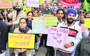 Police officers, students and residents hold an awareness rally on the inaugural day of National Road Safety Week in Patiala on Tuesday.