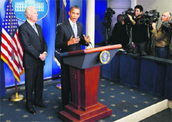 US President Barack Obama delivers remarks next to Vice President Joe Biden (L) after the Republican-controlled House of Representatives acted on legislation intended to avoid the "fiscal cliff" at the White House in Washington shortly before midnight on Tuesday, ending weeks of high-stakes budget brinkmanship that threatened to spook consumers and throw financial markets into turmoil.