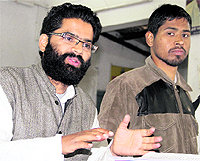 Hemant Dhyani of Ganga Ahvaan addresses mediapersons in Dehradun on Thursday