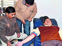 Social activist Shamsher Bahadur donates blood at a camp in Haridwar on Thursday as a mark of respect to the Delhi gang-rape victim
