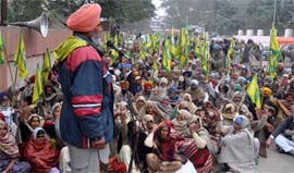 Shingara Singh, district head of the Bharatiya Kisan Union (Ugraha) addresses members of the union during a demonstration in Bathinda on Saturday.