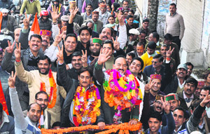 Health Minister Kaul Singh Thakur, accompanied by Sundernagar legislator Sohan Lal Thakur, greets the public in Mandi