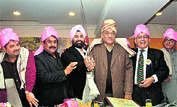 Uttarakhand Chief Minister Vijay Bahuguna being honoured at a function organised by the Uttaranchal Punjabi Mahasabha in Dehradun on Sunday