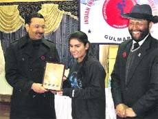 Union Ministry of Tourism Director (Finance) Yashvir Singh gives away prizes at the Indian Institute of Skiing and Mountaineering in Gulmarg.