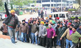 Drivers of LPG/CNG-run auto-rickshaws protest in Ludhiana. 