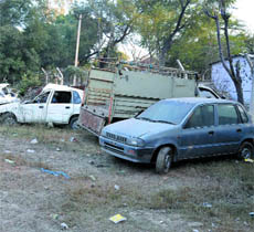 Vehicles involved in road accidents are lying at the cantonment police station.