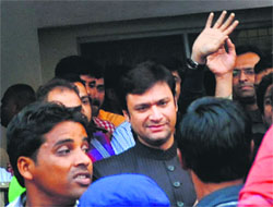 MIM legeslator Akbaruddin Owaisi leaves the Gandhi Hospital after medical tests in Hyderabad on Tuesday.