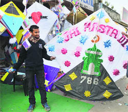 Kite makers face tough times due to imposition of VAT on raw material and finished products. 
