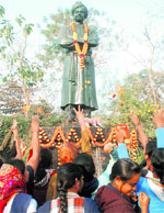 People pay tributes to Swami Vivekananda in Bhubaneswar on Saturday. PTI