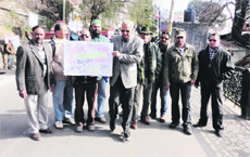 Historian Gopal Bhardwaj dons skates in Mussoorie in protest against the gruesome killing of two Army soldiers by Pakistan troops.  