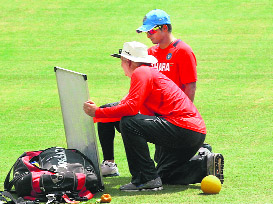 Duncan Fletcher discusses strategy with a team member.