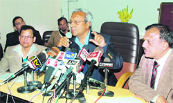 Chief Secretary Alok Jain addresses mediapersons in Dehradun on Tuesday. 