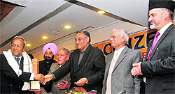 Chief Minister Vijay Bahuguna honours Chief Secretary Alok Kumar Jain at a function of the Doon Citizens Council in Dehradun on Wednesday