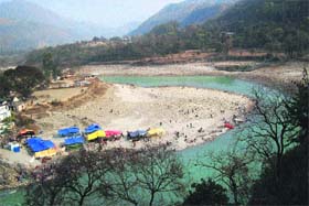 Tattapani hot springs along the Sutlej in Mandi