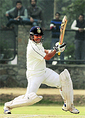 Sachin Tendulkar got into the groove after making a tentative start against Services on the first day of the Ranji Trophy semifinal at the Palam ground in New Delhi on Wednesday