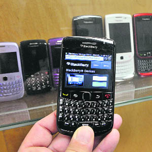 Waterloo, Ont.-based Research in Motion is extremely encouraged by the response to a programme of incentives aimed at persuading its biggest clients to run its soon-to-launch line of BlackBerry 10 devices, a top company executive said Wednesday. 