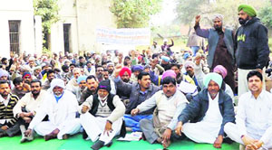 Members of the Jagraon unit of the All-India Food and Allied Workers Union raise slogans in Jagraon on Thursday. 