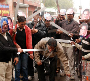 A protest against the price hike and rising inflation was held in Parasram Nagar on Friday by ex-councillor Vijay Kumar to show the plight of the common man. 