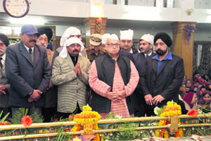 Governor Aziz Qureshi pays obeisance at the Race Course gurdwara on Gurpurb in Dehradun on Friday. 