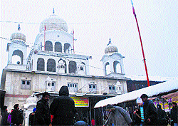 Devotees pay obeisance at a gurdwara on the 348th birth anniversary of Guru Gobind Singh in Srinagar on Friday
