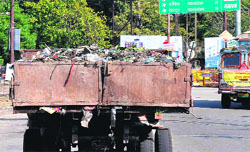 An open trolley being used by the Municipal Corporation to dispose of garbage from select collection points in Haridwar on Saturday. Tribune photo: Rameshwar Gaur